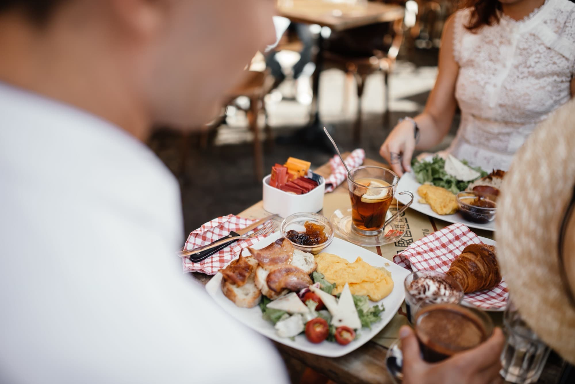 Friends sharing brunch at a cafe table
